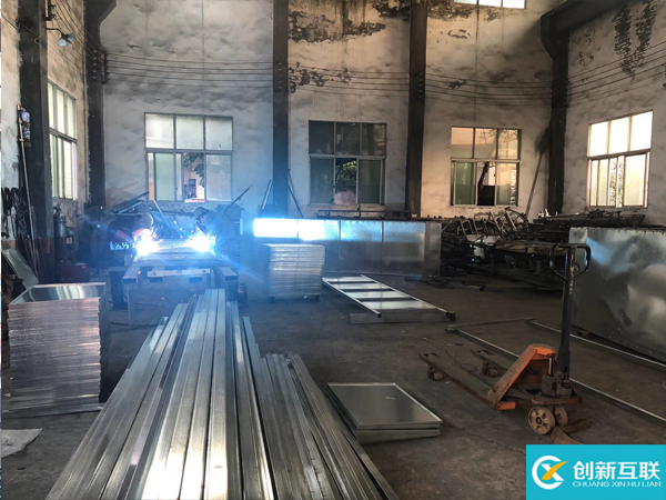 垃圾收集轉運箱加工廠,重慶垃圾箱廠家環衛設施焊接加工干勁十足